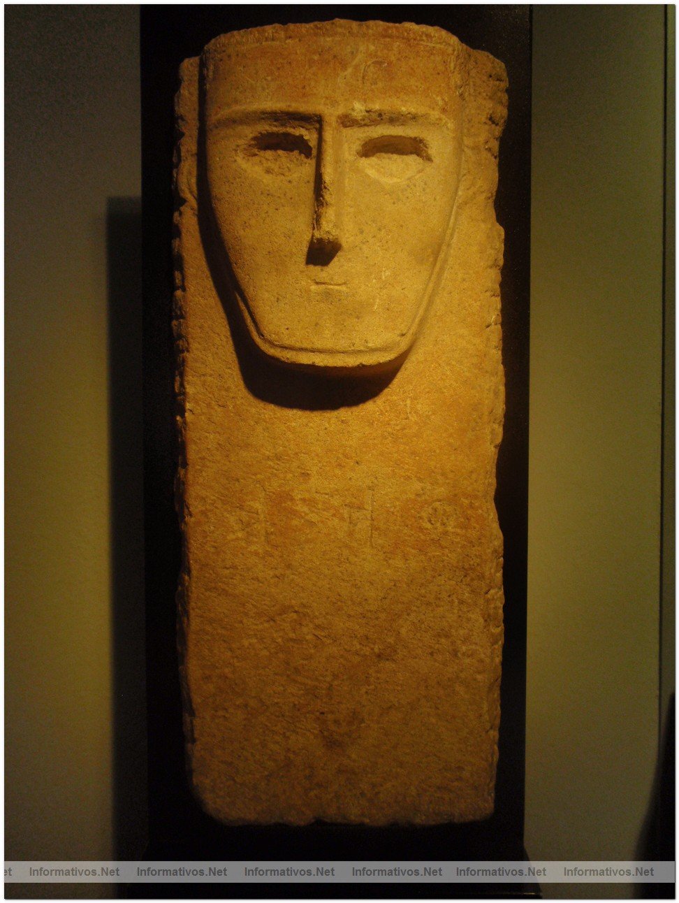 34 del Saln de Arte y Antigedades de Barcelona: 16-24 Octubre 2010. ESTELA REINO DE SABA - J. BAGOT ARQUEOLOGIA