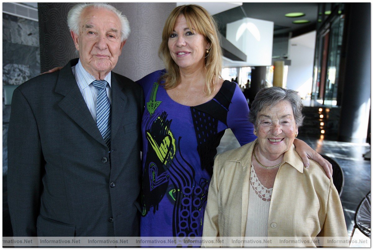 BCN.01.OCT.010.- Entrevista a Ramiro Santisteban, superviviente del campo de concentracin de Mauthausen y protagonista de la novela "Amanece en Pars", con Paloma Sanz, la autora y su esposa Nini.
