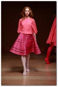 :: Pulse para Ampliar :: París, Sep010.- Estrella Archs presenta su colección ça tourne Saturne en la Semana de la Moda de París
