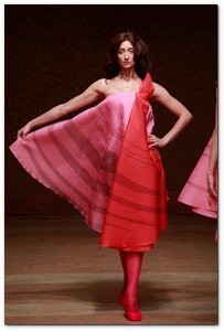 :: Pulse para Ampliar :: París, Sep010.- Estrella Archs presenta su colección ça tourne Saturne en la Semana de la Moda de París
