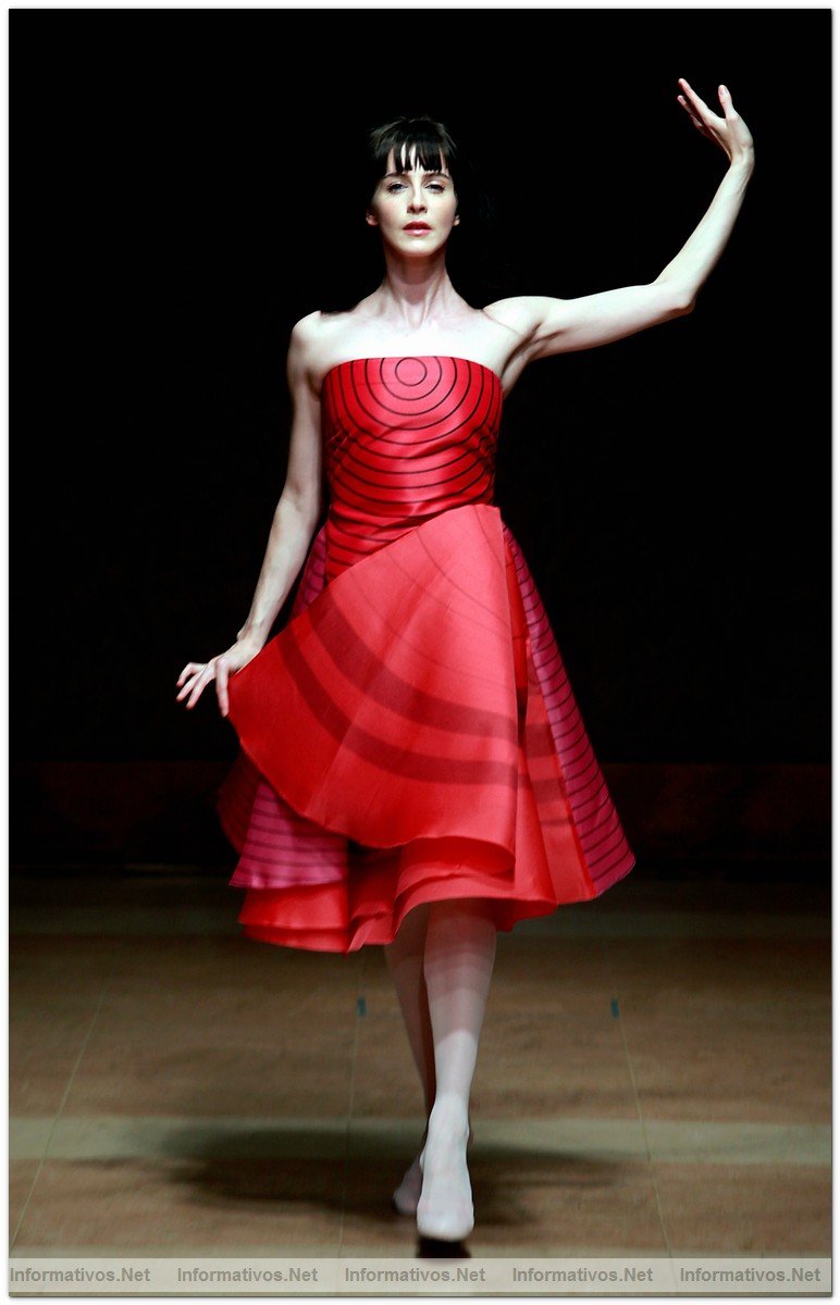Pars, Sep010.- Estrella Archs. Coleccin a tourne Saturne en la Semana de la Moda de Pars con las bailarinas de The Royal Ballet