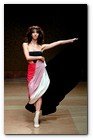 :: Pulse para Ampliar :: París, Sep010.- Estrella Archs. Colección ça tourne Saturne en la Semana de la Moda de París con las bailarinas de The Royal Ballet
