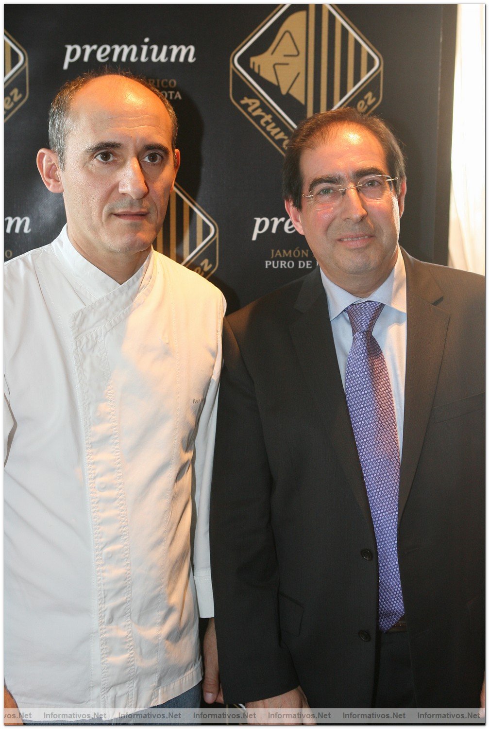 BCN07OCT010.- Presentacin del Jamn Ibrico Puro de Bellota Arturo Snchez Premium  Reserva de 2005 Paco Prez, Chef Hotel Arts; y Arturo Snchez