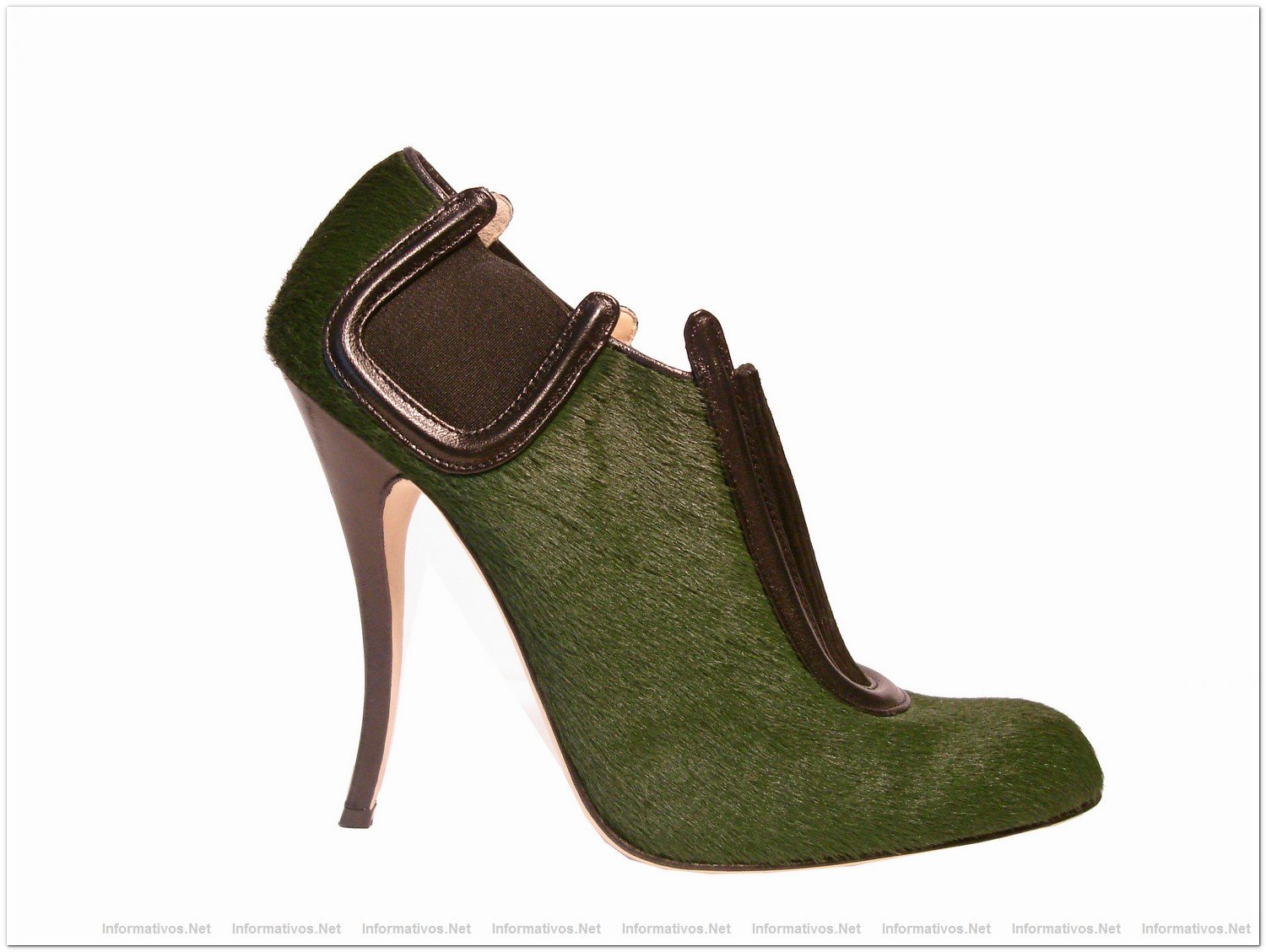Manolo Blahnik Coleccin Invierno 2011: modelo Peresil green