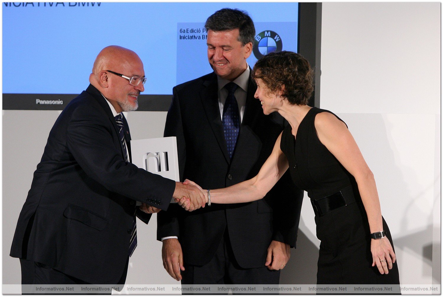 BCN26OCT010.- Premio Iniciativa BMW 2010. Josep Huguet (Dpto. Innovacin del Govern de Catalua), Dra. Cristina Quiles (Neuroscience Technologies) y Eduardo Villaverde (Pte. BMW Espaa)