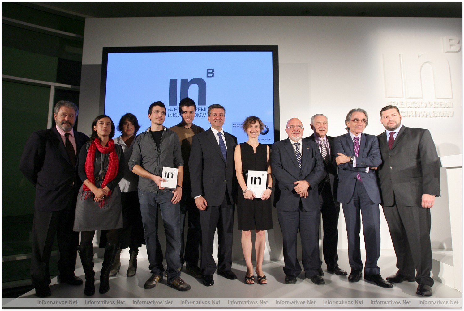 BCN26OCT010.- Premio Iniciativa BMW 2010. Foto de familia de los premiados con el jurado