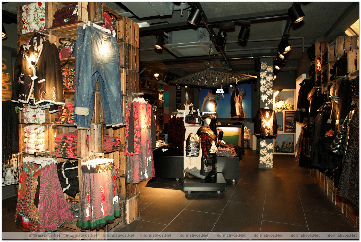 MAD16NOV010.- Apertura de la tienda Desigual ms grande del mundo, en el centro de Madrid