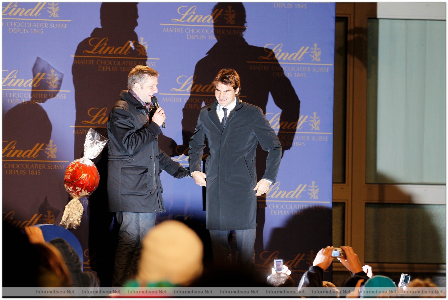 Roger Federer y Ernst Tanner, CEO Lindt a su llegada al acto del encendido de las luces de Navidad Lindt