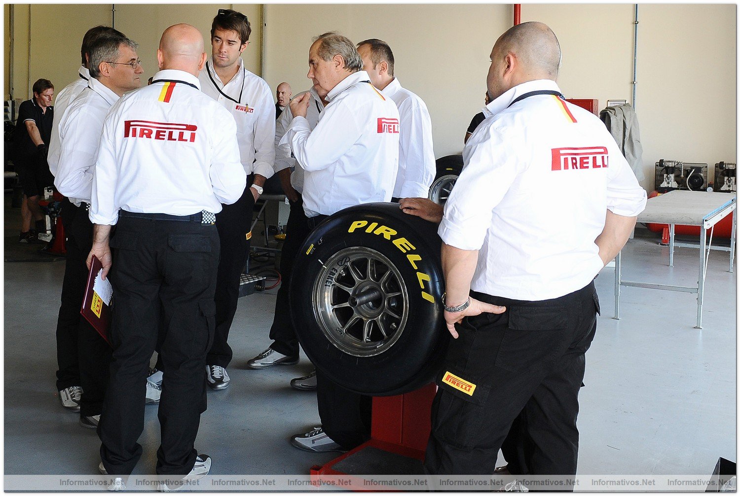 Abu Dhabi NOV010.- Primeros tests oficiales de las escuderas de F1 con los neumticos Pirelli
