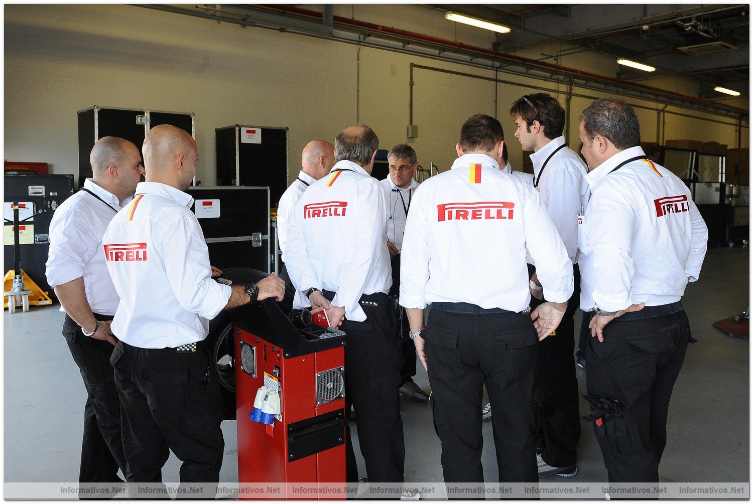 Abu Dhabi NOV010.- Primeros tests oficiales de las escuderas de F1 con los neumticos Pirelli