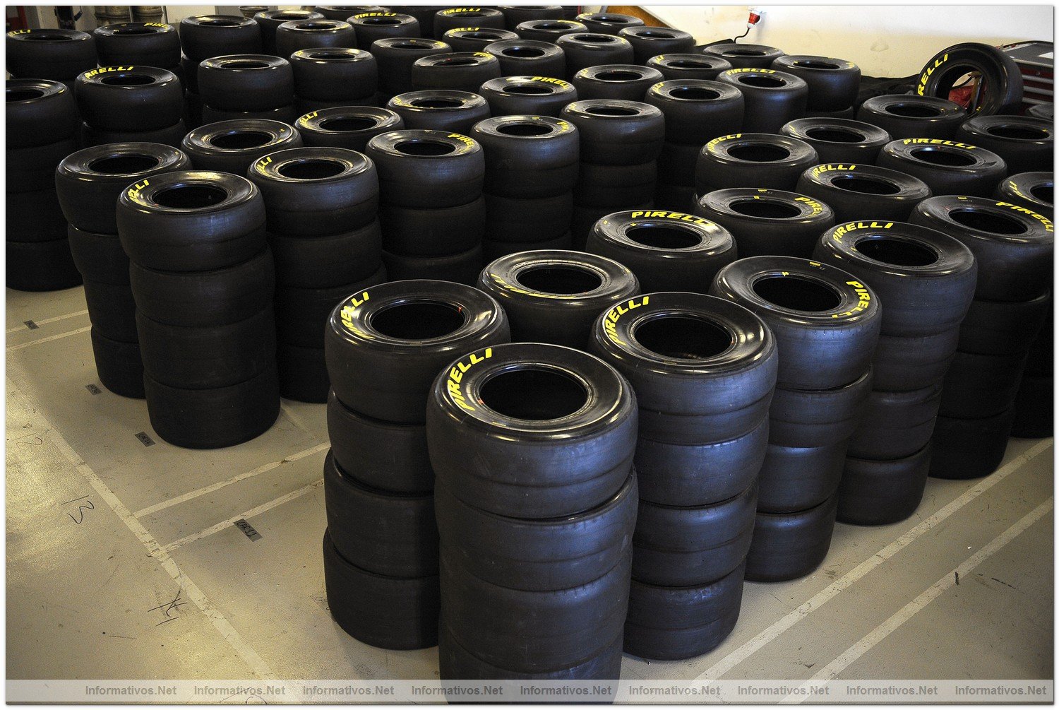 Abu Dhabi NOV010.- Primeros tests oficiales de las escuderas de F1 con los neumticos Pirelli