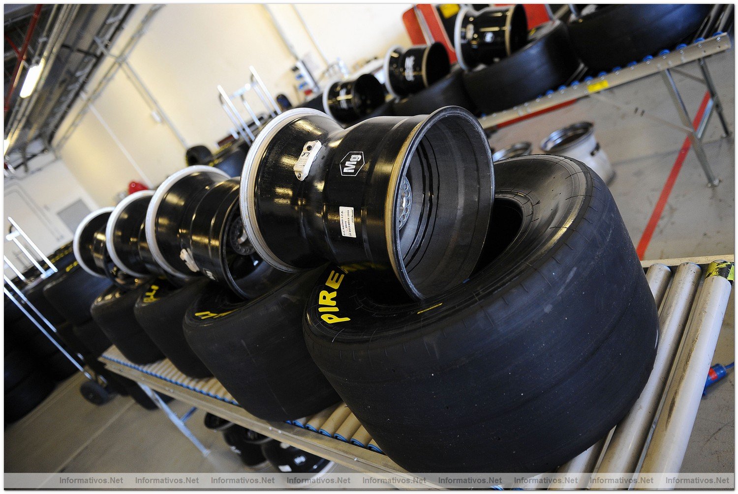 Abu Dhabi NOV010.- Primeros tests oficiales de las escuderas de F1 con los neumticos Pirelli