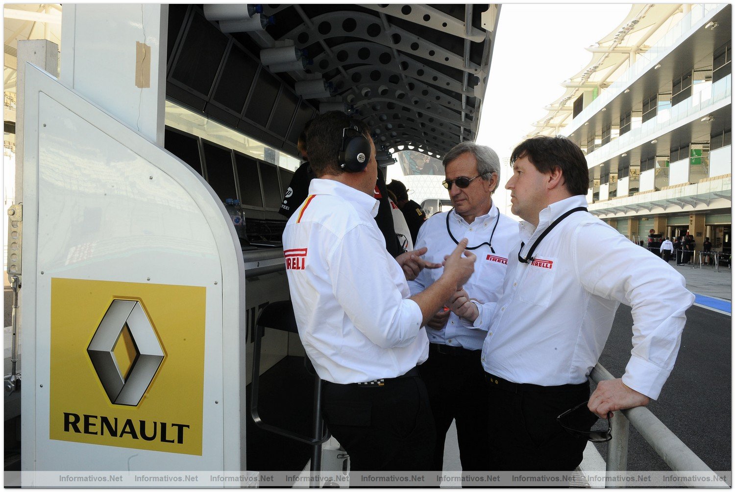 Abu Dhabi NOV010.- Primeros tests oficiales de las escuderas de F1 con los neumticos Pirelli