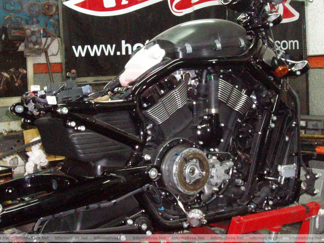 La Harley Custo Edicin Limitada a 1 unidad exclusiva. Se subasta el prximo 21 de Diciembre de 2010. Proceso de montaje y diseo