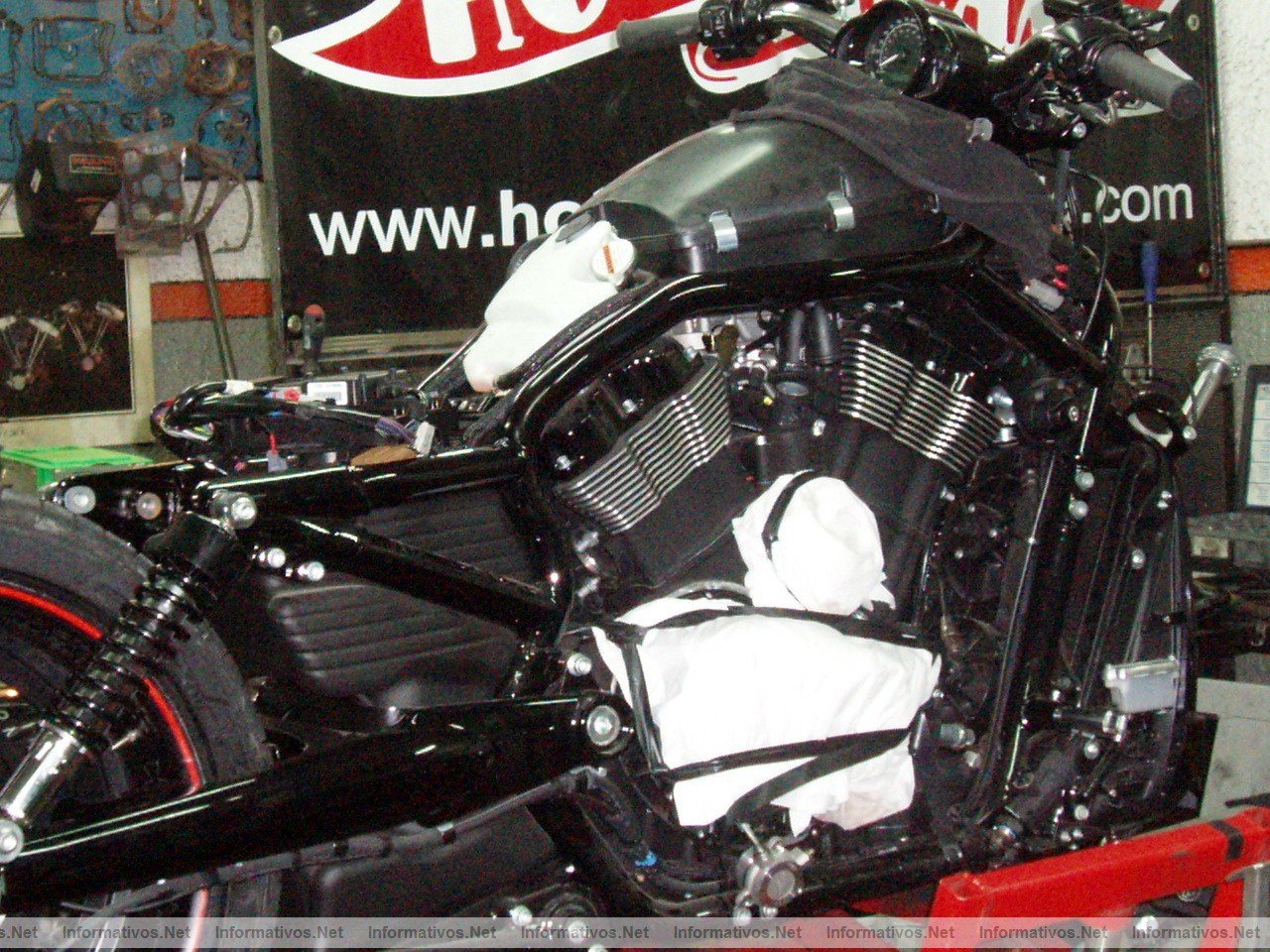 La Harley Custo Edicin Limitada a 1 unidad exclusiva. Se subasta el prximo 21 de Diciembre de 2010. Proceso de montaje y diseo