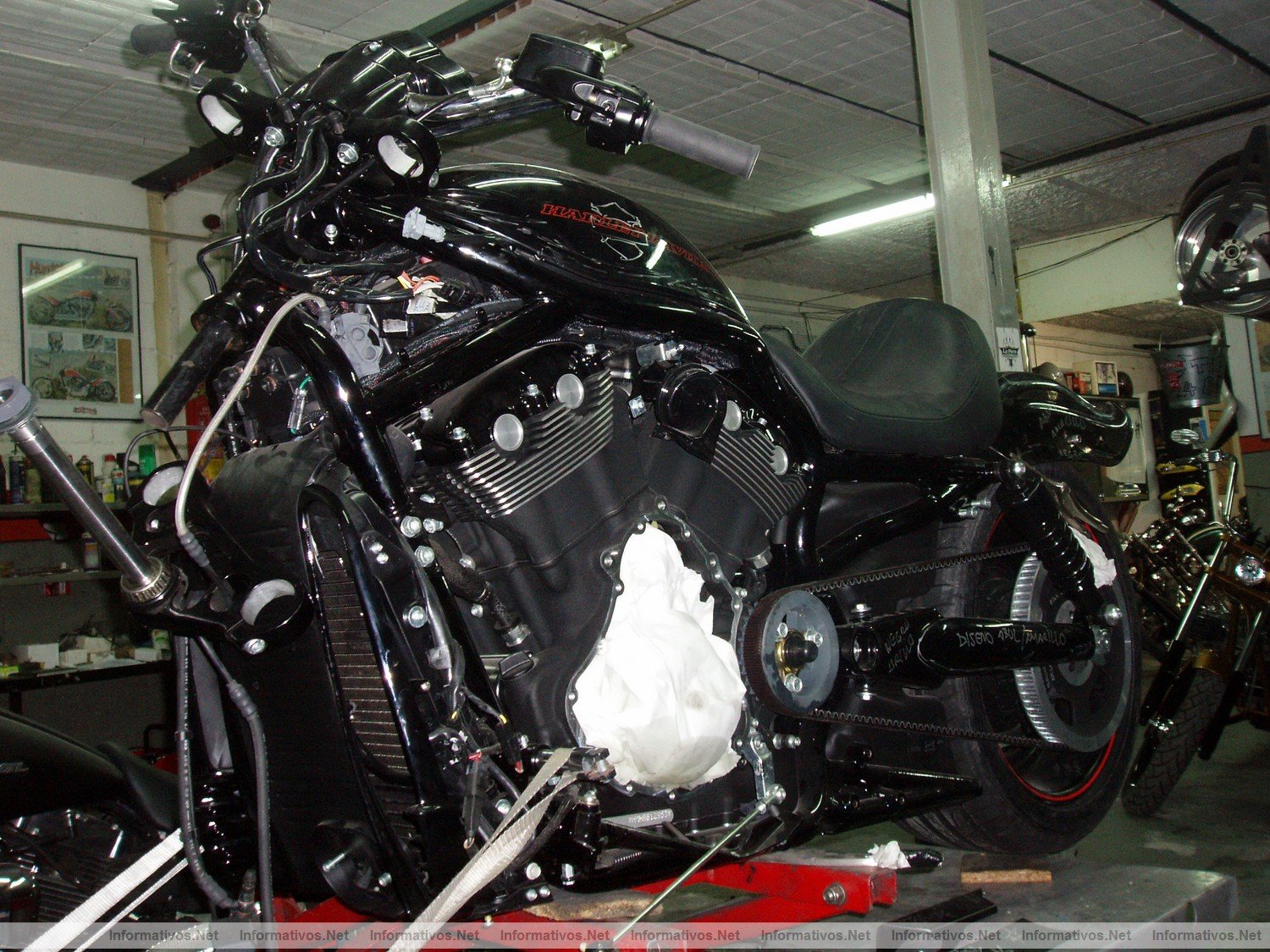 La Harley Custo Edicin Limitada a 1 unidad exclusiva. Se subasta el prximo 21 de Diciembre de 2010. Proceso de montaje y diseo