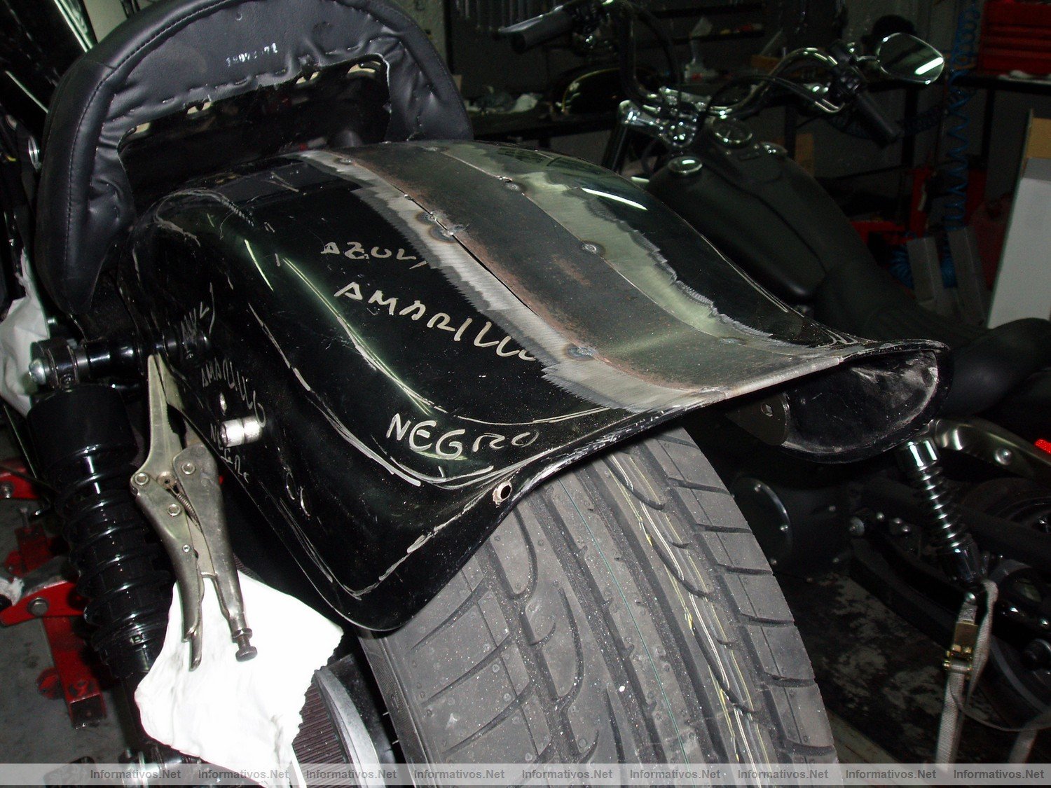 La Harley Custo Edicin Limitada a 1 unidad exclusiva. Se subasta el prximo 21 de Diciembre de 2010. Proceso de montaje y diseo
