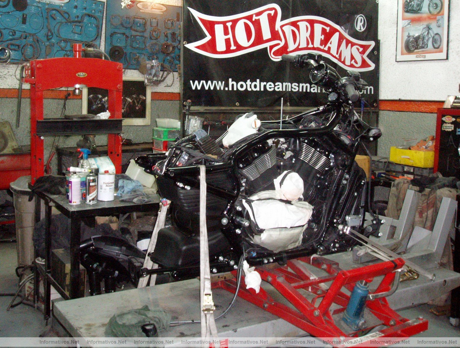 La Harley Custo Edicin Limitada a 1 unidad exclusiva. Se subasta el prximo 21 de Diciembre de 2010. Proceso de montaje y diseo