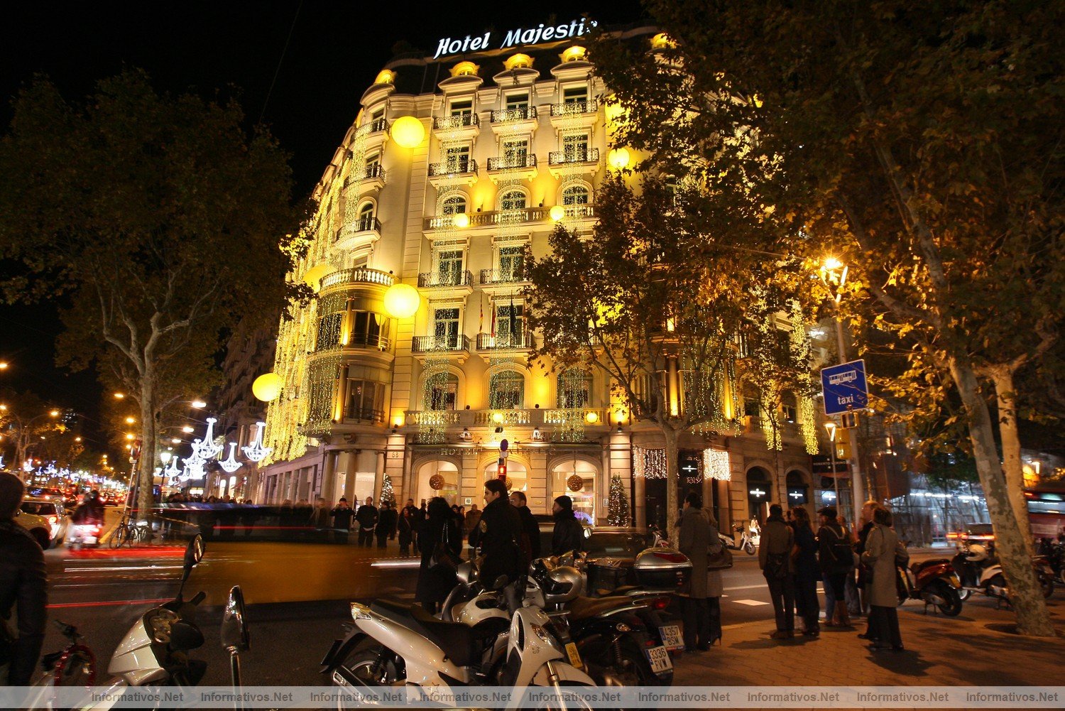 BCN2DIC010.- The Shopping Night Barcelona: Ambiente