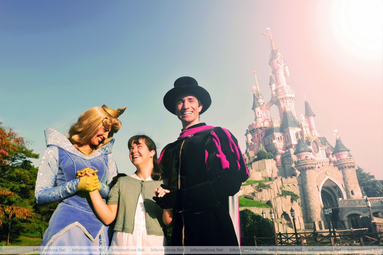 Beth y los personajes de Disney La Princesa Aurora y el Principe Felipe  (fotografiados por Blanca Gaig Mellado)