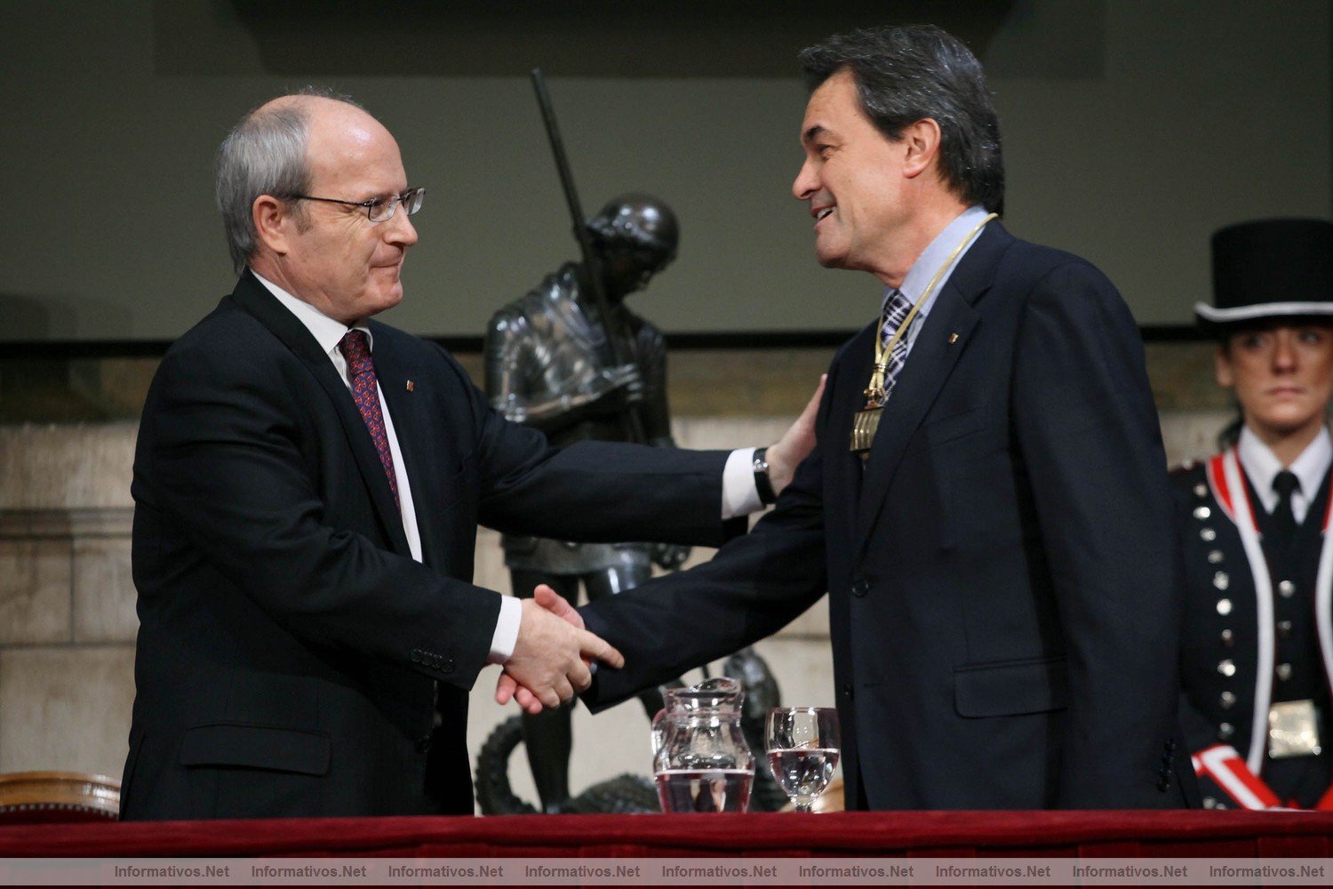 BCN27DIC010.- Acto de toma de posesin del nuevo presidente de la Generalitat, Artur Mas. Con Jos Montilla Aguilera (ex-presidente)