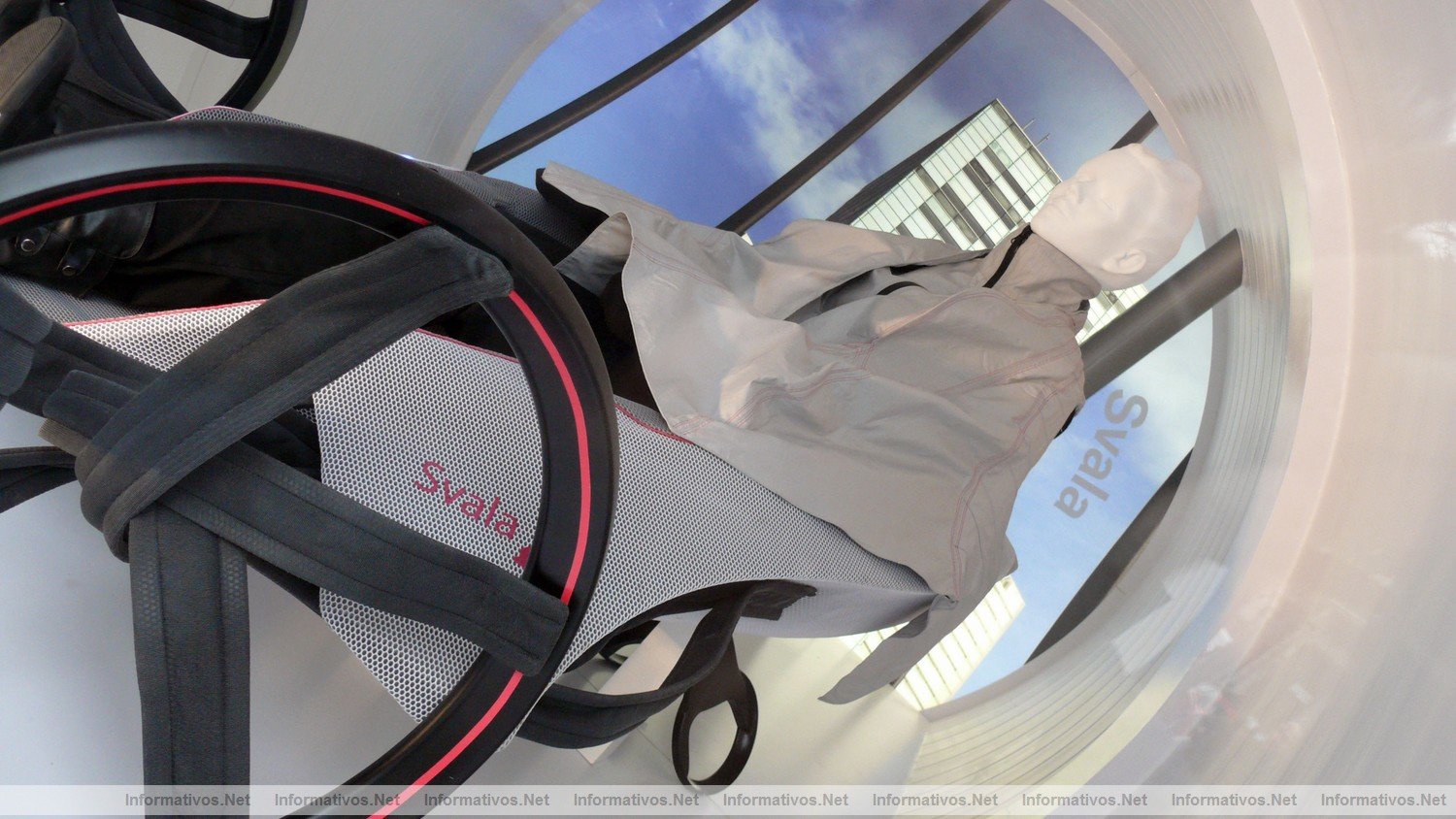 BCN19ENE011.- El traje que te transporta: las nuevas ideas para modelos de movilidad innovadores. Una iniciativa del Instituto Europeo di Design y BMW.