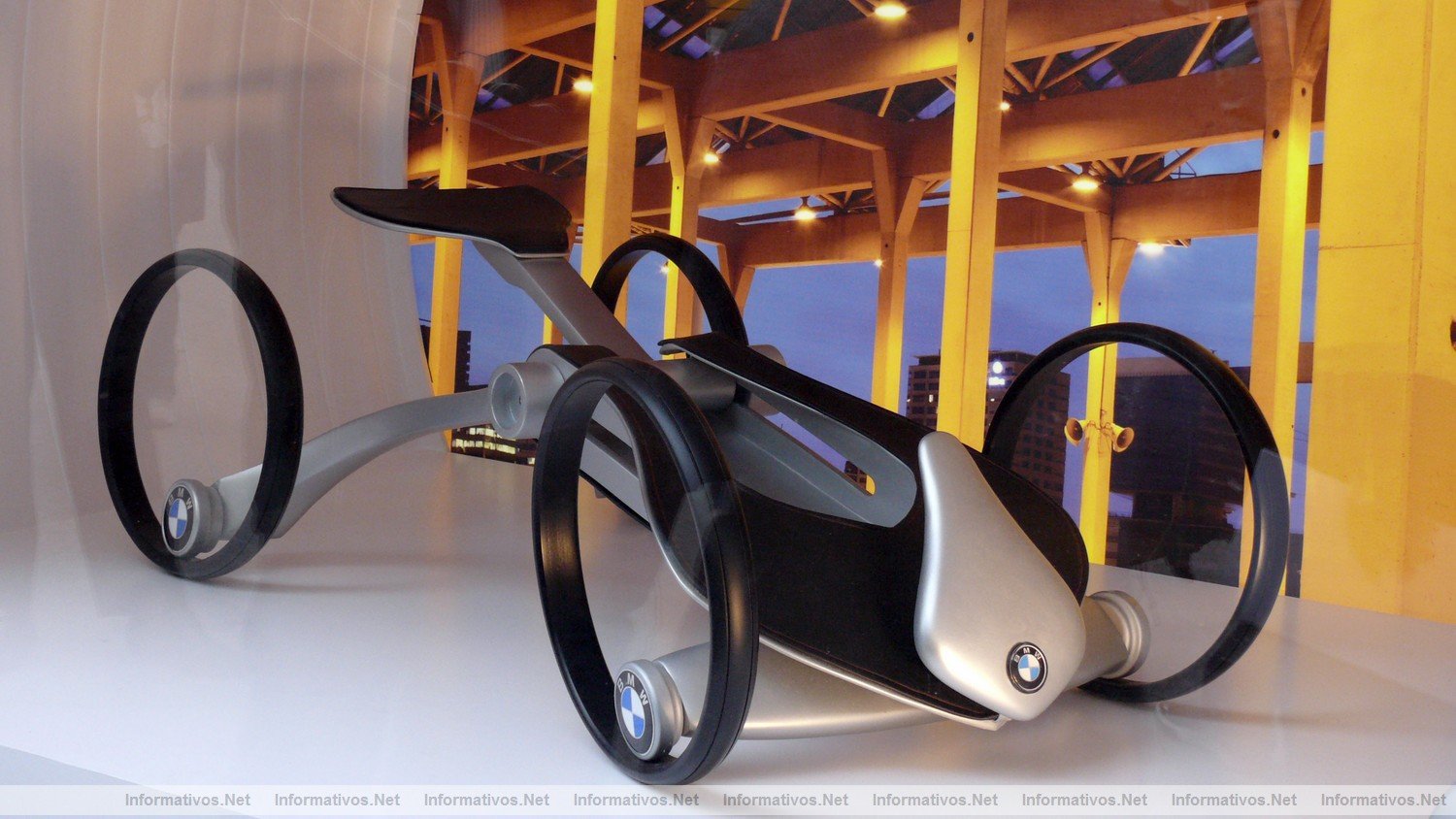 BCN19ENE011.- El traje que te transporta: las nuevas ideas para modelos de movilidad innovadores. Una iniciativa del Instituto Europeo di Design y BMW.