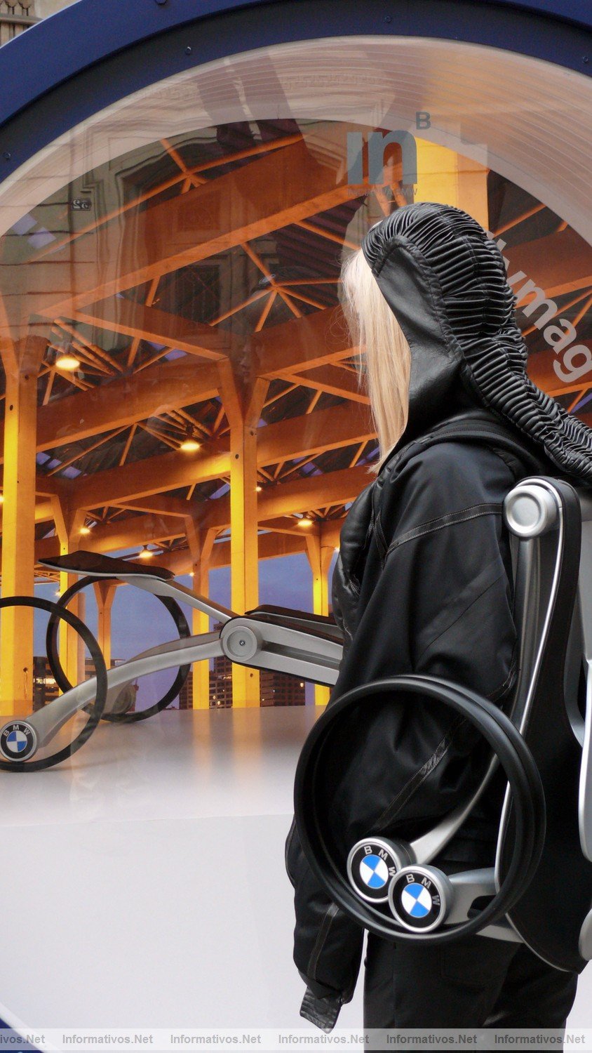 BCN19ENE011.- El traje que te transporta: las nuevas ideas para modelos de movilidad innovadores. Una iniciativa del Instituto Europeo di Design y BMW.