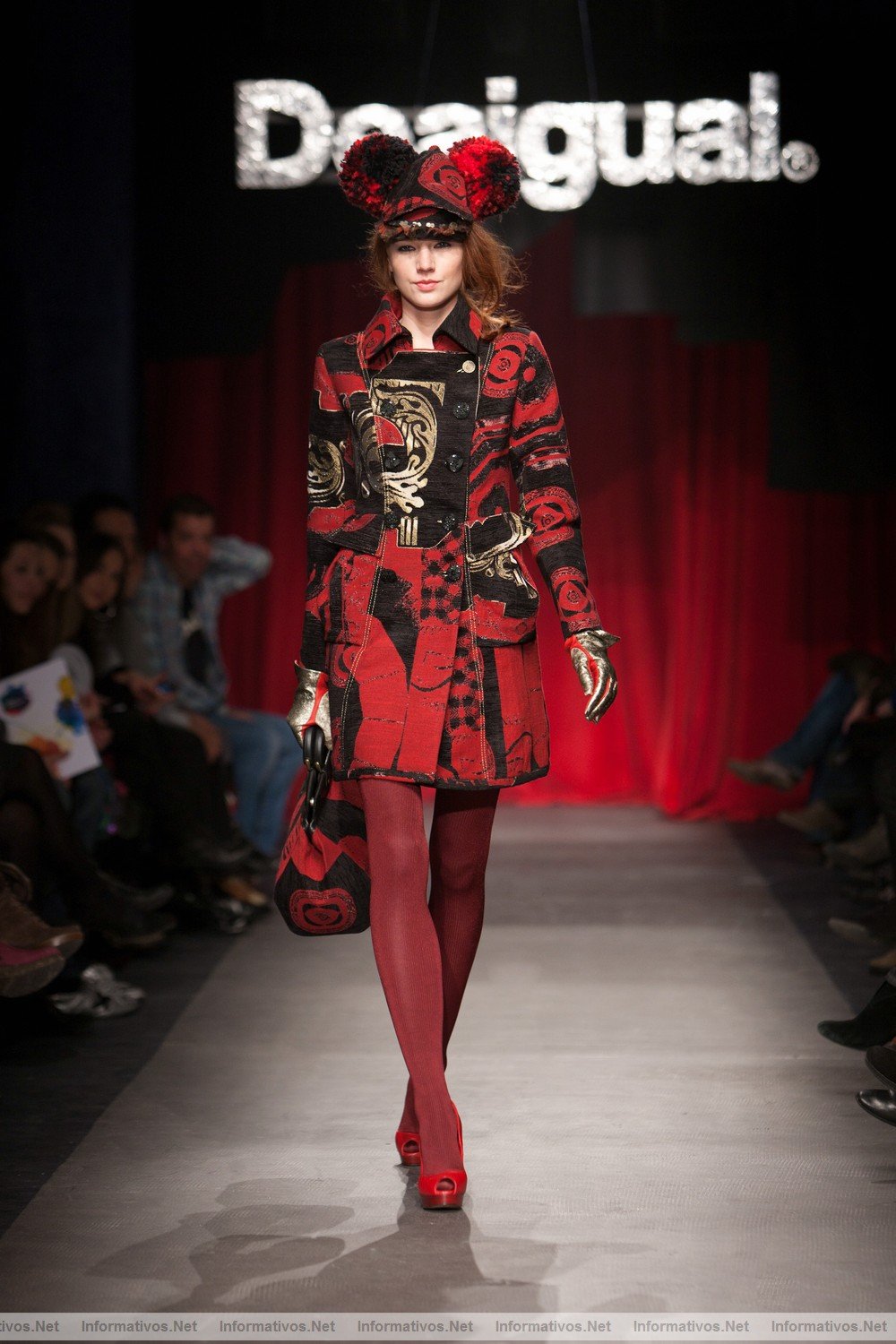 Desigual.- Coleccin Invierno 2011-2012. Coleccin Christian Lacroix