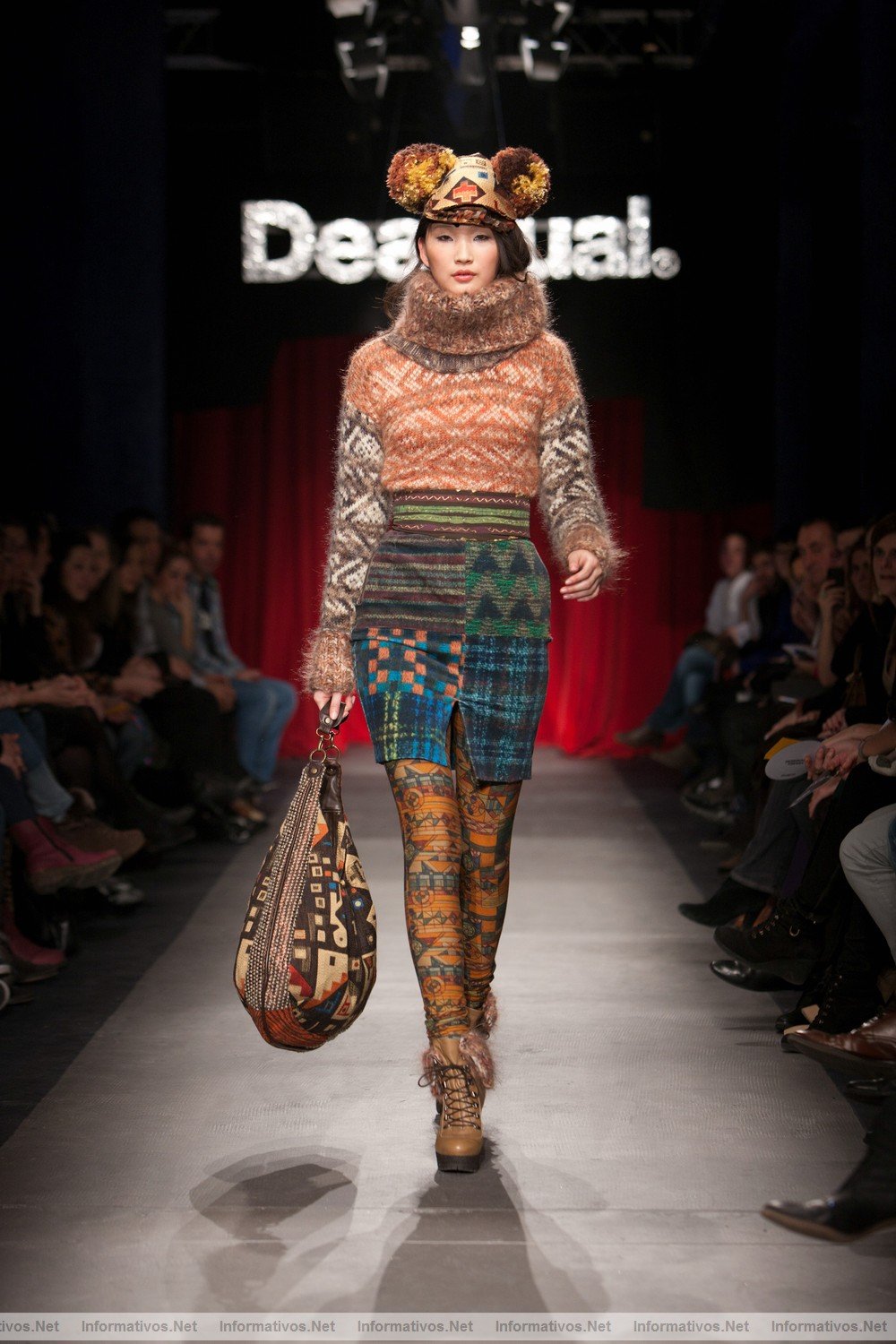Desigual.- Coleccin Invierno 2011-2012. Coleccin Christian Lacroix