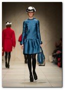 :: Pulse para Ampliar :: Burberry Prorsum Womenswear Autumn Winter 2011