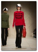 :: Pulse para Ampliar :: Burberry Prorsum Womenswear Autumn Winter 2011