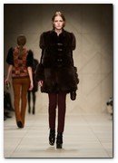 :: Pulse para Ampliar :: Burberry Prorsum Womenswear Autumn Winter 2011