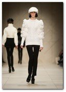 :: Pulse para Ampliar :: Burberry Prorsum Womenswear Autumn Winter 2011