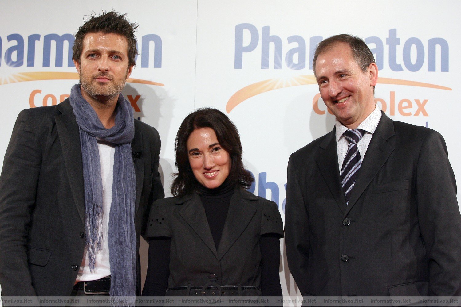 BCN25FEB011.- El actor espaol Jess Olmedo, imagen de Pharmaton Complex, en la presentacin de la campaa de publicidad. Jess Olmedo, junto a Maribel Closa, Dir Marketing Consumer HC de Boeringher Ingelheim y el Dr. Drubovnik, especialista en nutracetica y suplementos alimenticios para la salud