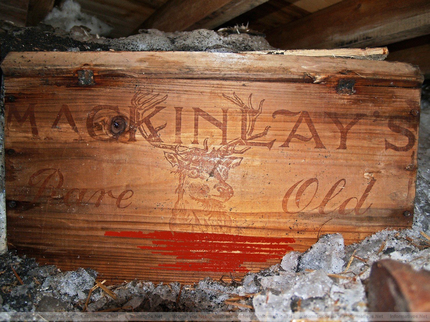 Whyte & Mackay ha recreado con xito un whisky de 100 aos enterrado bajo el hielo antrtico por Ernest Shackleton. Caja original