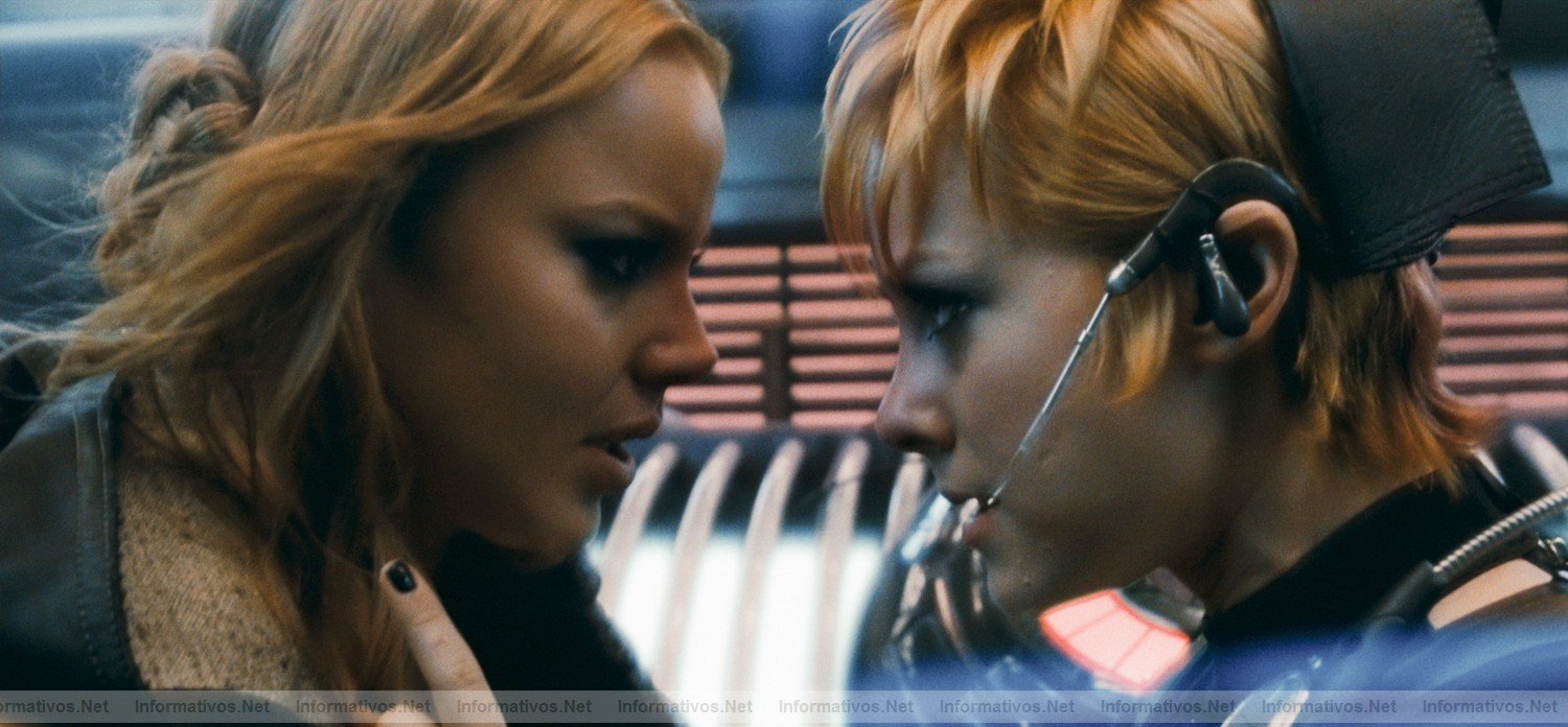 (L-r) ABBIE CORNISH as Sweet Pea and JENA MALONE as Rocket in Warner Bros. Pictures and Legendary Pictures epic action fantasy SUCKER PUNCH, a Warner Bros. Pictures release.