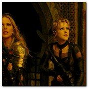 :: Pulse para Ampliar :: (L-r) ABBIE CORNISH as Sweet Pea and JENA MALONE as Rocket in Warner Bros. Pictures’ and Legendary Pictures’ epic action fantasy “SUCKER PUNCH,” a Warner Bros. Pictures release.