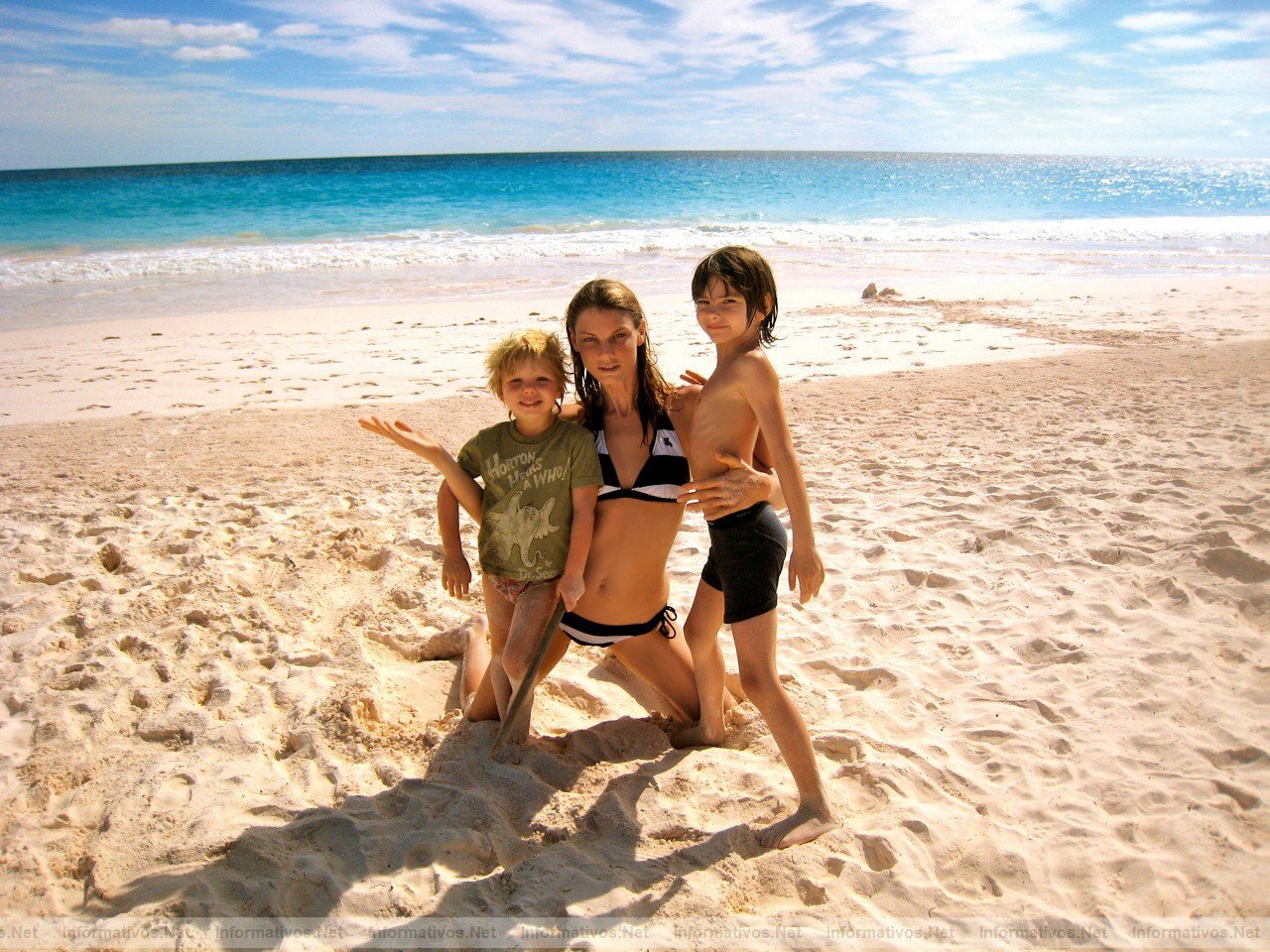 ngela Lindvall, de 31 aos, junto a sus dos hijos; modelo y fundadora de la organizacin ecologista Collage Foundation