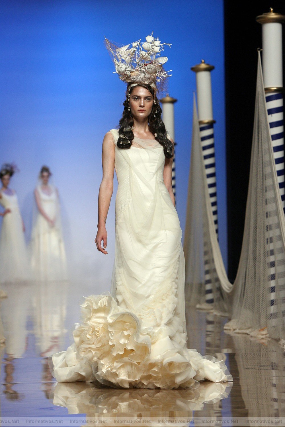 BCN10MAY011.- Barcelona Bridal Week - Victorio & Lucchino Coleccin 2012