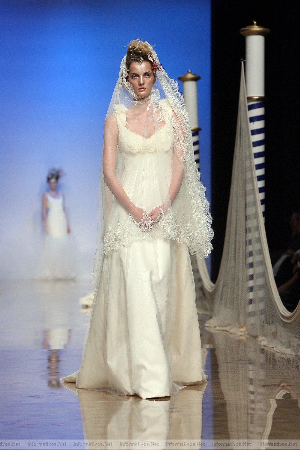 BCN10MAY011.- Barcelona Bridal Week - Victorio & Lucchino Coleccin 2012