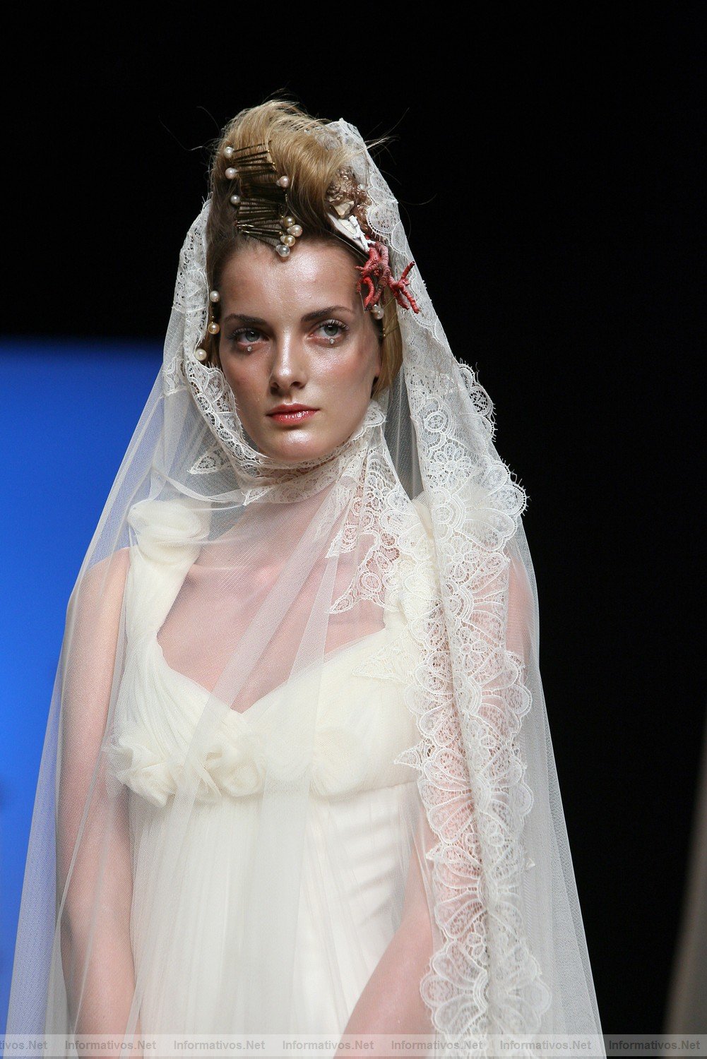 BCN10MAY011.- Barcelona Bridal Week - Victorio & Lucchino Coleccin 2012