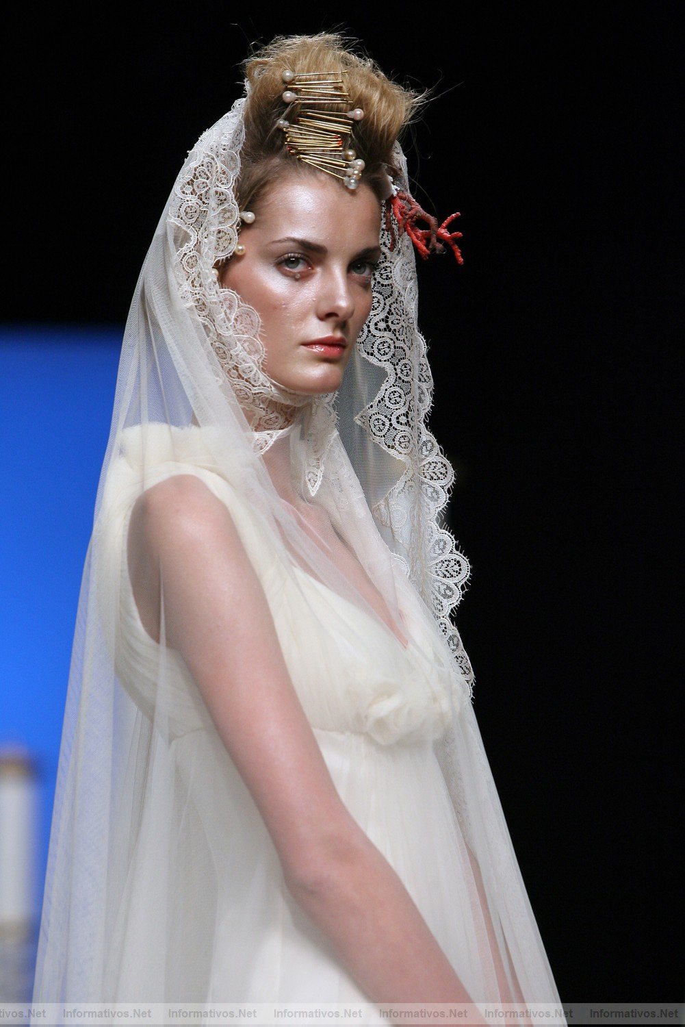 BCN10MAY011.- Barcelona Bridal Week - Victorio & Lucchino Coleccin 2012