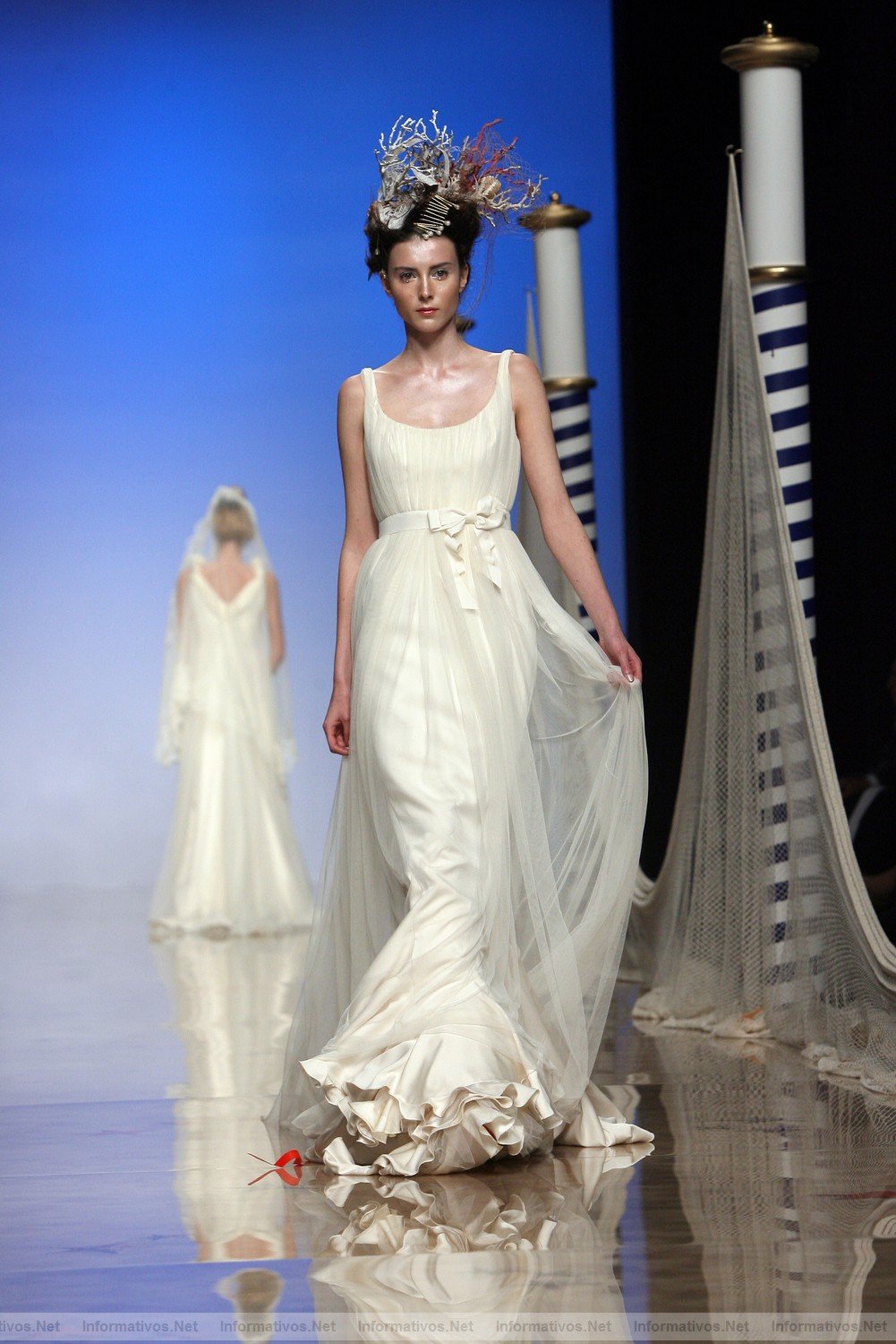 BCN10MAY011.- Barcelona Bridal Week - Victorio & Lucchino Coleccin 2012