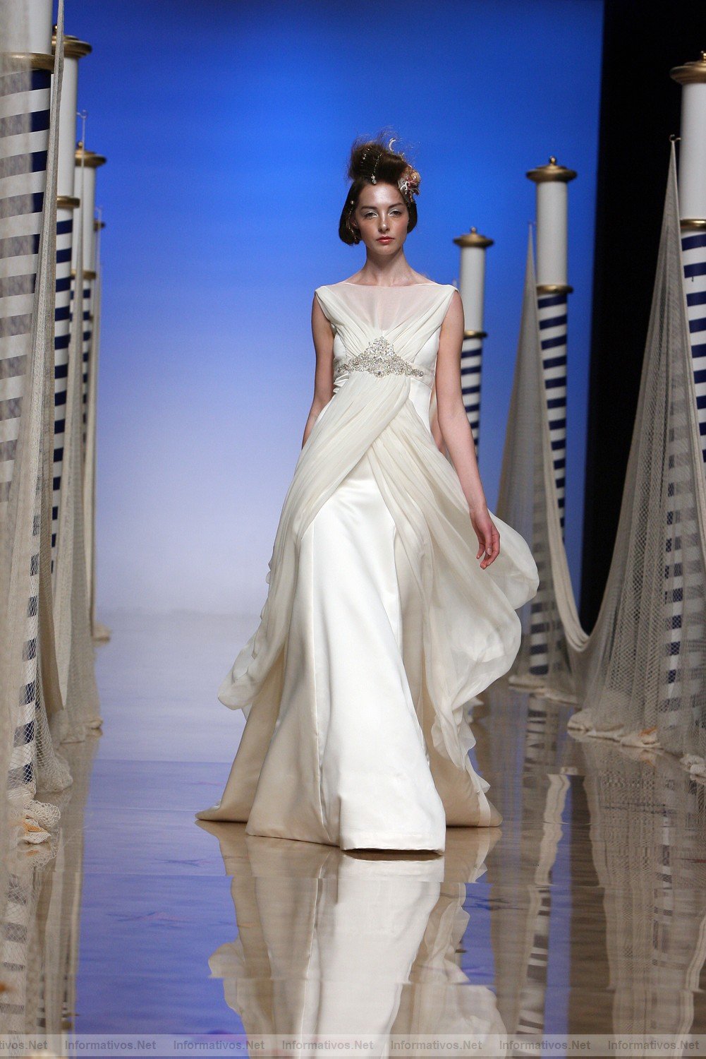 BCN10MAY011.- Barcelona Bridal Week - Victorio & Lucchino Coleccin 2012