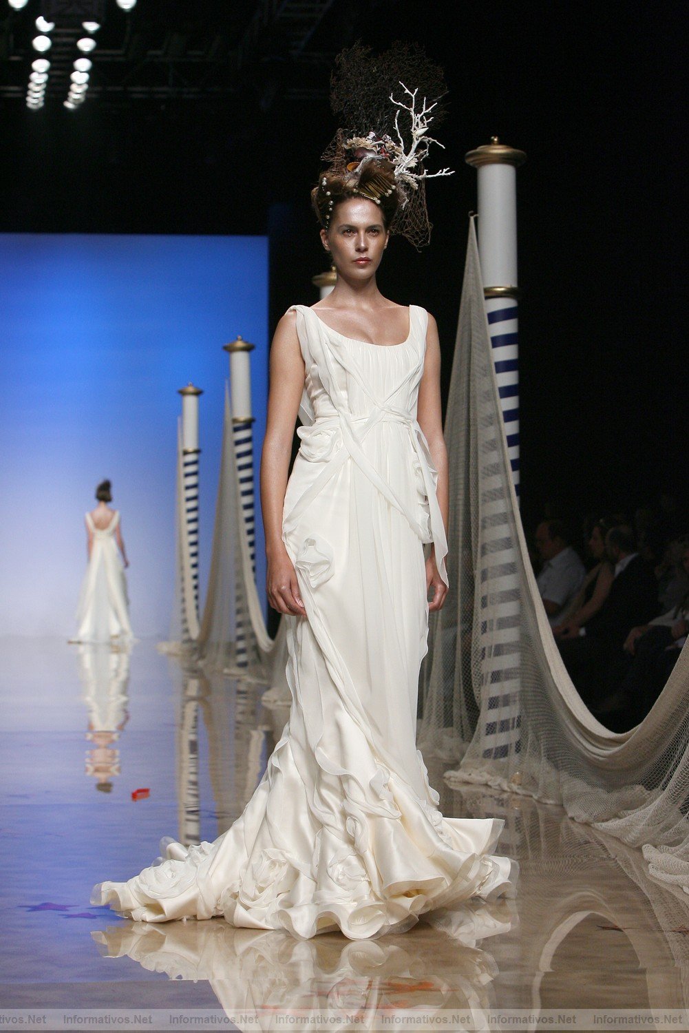 BCN10MAY011.- Barcelona Bridal Week - Victorio & Lucchino Coleccin 2012