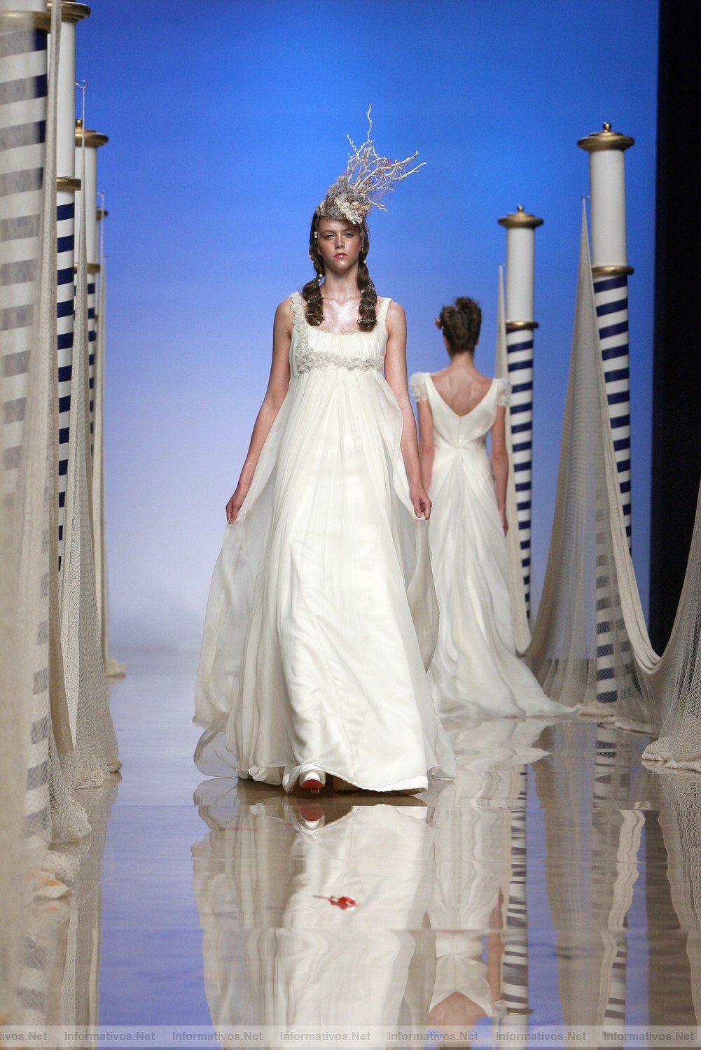 BCN10MAY011.- Barcelona Bridal Week - Victorio & Lucchino Coleccin 2012
