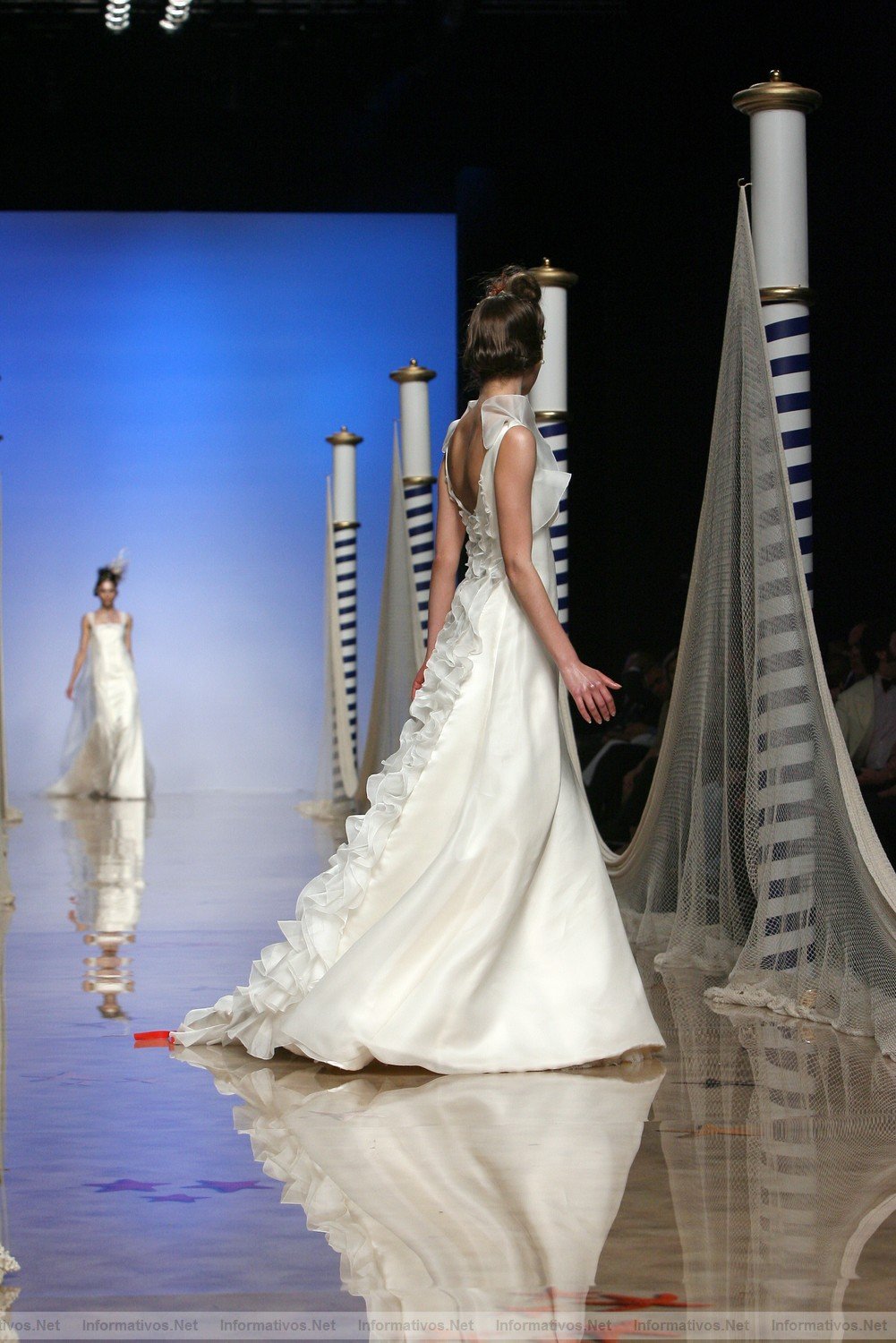BCN10MAY011.- Barcelona Bridal Week - Victorio & Lucchino Coleccin 2012