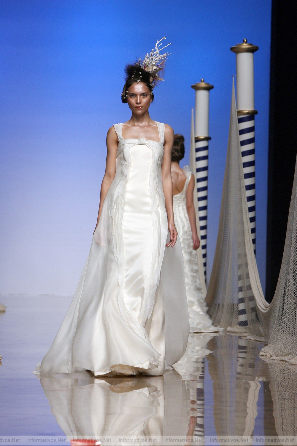 BCN10MAY011.- Barcelona Bridal Week - Victorio & Lucchino Coleccin 2012