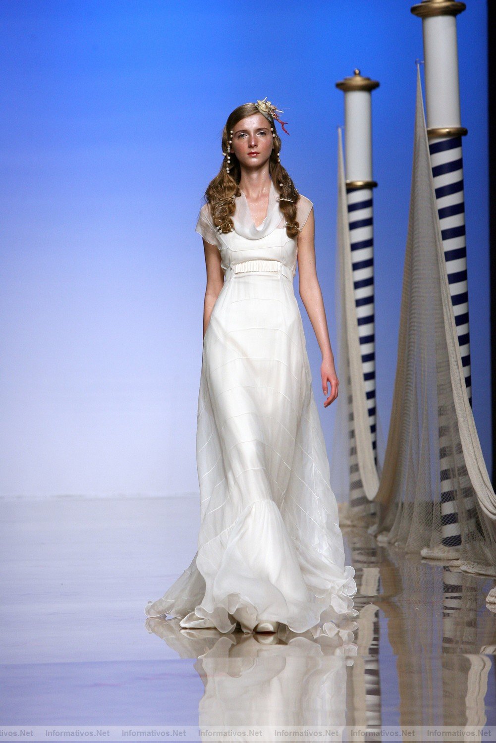 BCN10MAY011.- Barcelona Bridal Week - Victorio & Lucchino Coleccin 2012